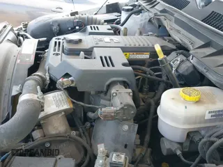 ✅ 2017 Ram 3500 • VIN: 3C7WRCAL9HG737637 • Lot: 43095575. Wystawiony na IAAI z przebiegiem 93 214 mil. Bezpłatny archiwum sprzedaży aukcyjnych z USA i szczegółowy raport historii pojazdu na DreamBid. Zdjęcie 19.