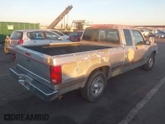 ✅ 1994 Dodge Dakota • VIN: 1B7GL23X6RS612067 • Lot: 41196975. Wystawiony na IAAI z przebiegiem 186 743 mil. Bezpłatny archiwum sprzedaży aukcyjnych z USA i szczegółowy raport historii pojazdu na DreamBid. Zdjęcie 4.