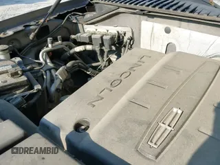 ✅ 2011 Lincoln Navigator • VIN: 5LMJJ3J5XBEJ04796 • Лот: 42525016. Опубликован ранее на IAAI с пробегом 215 683 миль. Бесплатный доступ к архиву аукционных продаж из США и подробный отчёт об истории автомобиля на DreamBid. Изображение 22.