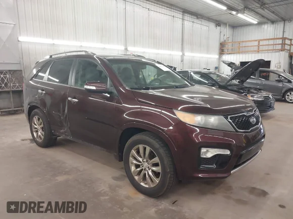 ✅ 2011 Kia Sorento SX • VIN: 5XYKW4A29BG094455 • Lot: 44941483. Wystawiony na IAAI z przebiegiem 141 097 mil. Bezpłatny archiwum sprzedaży aukcyjnych z USA i szczegółowy raport historii pojazdu na DreamBid. Zdjęcie 1.
