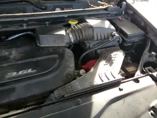 ✅ 2017 Chrysler Pacifica Touring • VIN: 2C4RC1DG7HR677883 • Lot: 94097435. Wystawiony na Copart z przebiegiem 100 813 mil. Bezpłatny archiwum sprzedaży aukcyjnych z USA i szczegółowy raport historii pojazdu na DreamBid. Zdjęcie 14.