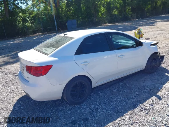 ✅ 2011 Kia Forte EX • VIN: KNAFU4A29B5395871 • Lot: 45129772. Wystawiony na IAAI z przebiegiem 200 761 mil. Bezpłatny archiwum sprzedaży aukcyjnych z USA i szczegółowy raport historii pojazdu na DreamBid. Zdjęcie 4.