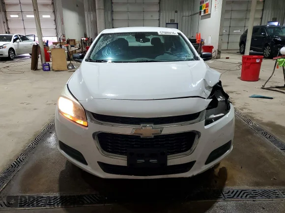 ✅ 2016 Chevrolet Malibu LS • VIN: 1G11B5SA7GF133789 • Лот: 57509416. Опубликован ранее на Copart с пробегом 230 841 миль. Бесплатный доступ к архиву аукционных продаж из США и подробный отчёт об истории автомобиля на DreamBid. Изображение 5.