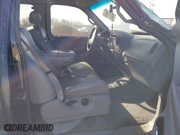 ✅ 2001 Ford F-150 XL • VIN: 1FTRX18L51NB93371 • Lot: 44124479. Wystawiony na IAAI z przebiegiem Nie podano. Bezpłatny archiwum sprzedaży aukcyjnych z USA i szczegółowy raport historii pojazdu na DreamBid. Zdjęcie 5.