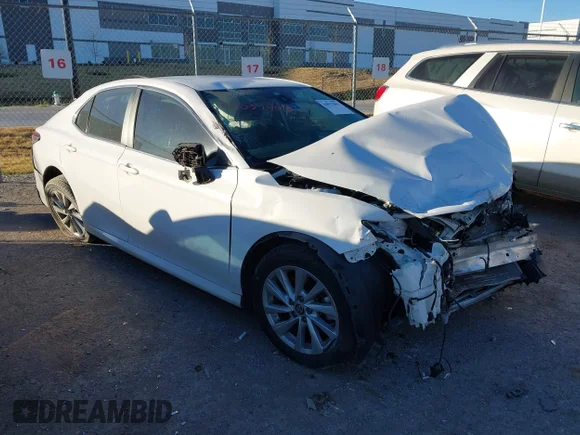 ✅ 2021 Toyota Camry LE • VIN: 4T1R11AK6MU577717 • Лот: 44037003. Опубликован ранее на IAAI с пробегом 42 127 миль. Бесплатный доступ к архиву аукционных продаж из США и подробный отчёт об истории автомобиля на DreamBid. Изображение 1.