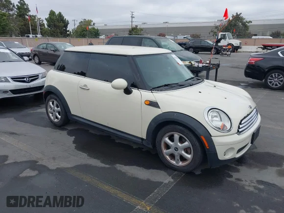 ✅ 2010 MINI Hardtop • VIN: WMWMF3C54ATZ62663 • Лот: 43159218. Опубликован ранее на IAAI с пробегом 112 771 миль. Бесплатный доступ к архиву аукционных продаж из США и подробный отчёт об истории автомобиля на DreamBid. Изображение 1.