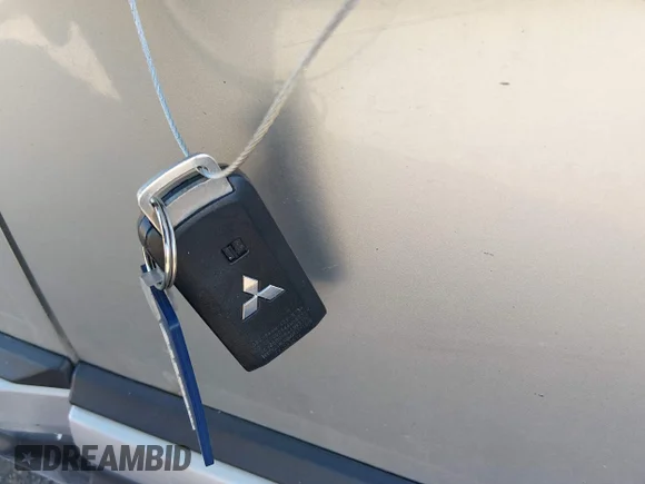 ✅ 2020 Mitsubishi Outlander SE • VIN: JA4AD3A31LZ048748 • Lot: 43614323. Wystawiony na IAAI z przebiegiem Nie podano. Bezpłatny archiwum sprzedaży aukcyjnych z USA i szczegółowy raport historii pojazdu na DreamBid. Zdjęcie 11.