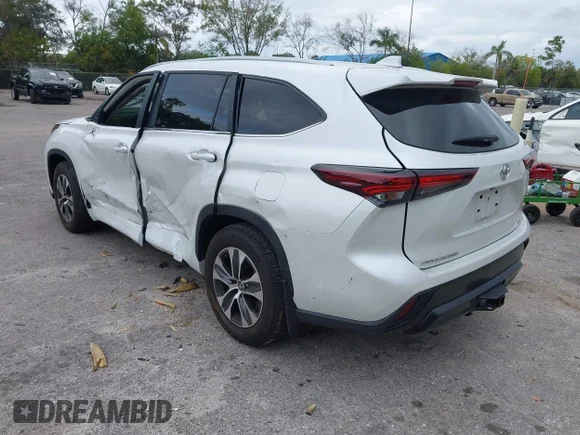 ✅ 2024 Toyota Highlander LE • VIN: 5TDKDRAH2RS544340 • Lot: 44152485. Wystawiony na IAAI z przebiegiem 18 250 mil. Bezpłatny archiwum sprzedaży aukcyjnych z USA i szczegółowy raport historii pojazdu na DreamBid. Zdjęcie 3.