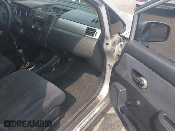 ✅ 2007 Nissan Versa SL • VIN: 3N1BC13EX7L444581 • Lot: 45081459. Wystawiony na IAAI z przebiegiem 219 640 mil. Bezpłatny archiwum sprzedaży aukcyjnych z USA i szczegółowy raport historii pojazdu na DreamBid. Zdjęcie 5.