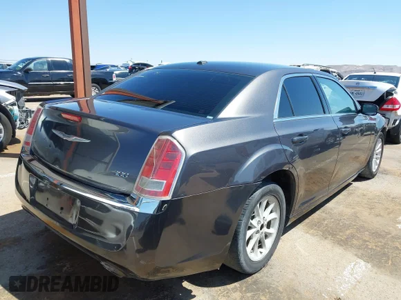 ✅ 2013 Chrysler 300 • VIN: 2C3CCAAGXDH699231 • Lot: 40310498. Wystawiony na IAAI z przebiegiem 102 433 mil. Bezpłatny archiwum sprzedaży aukcyjnych z USA i szczegółowy raport historii pojazdu na DreamBid. Zdjęcie 4.