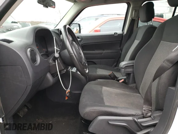 ✅ 2011 Jeep Patriot Latitude • VIN: 1J4NF1GB0BD274595 • Lot: 53347844. Wystawiony na Copart z przebiegiem 126 053 mil. Bezpłatny archiwum sprzedaży aukcyjnych z USA i szczegółowy raport historii pojazdu na DreamBid. Zdjęcie 7.