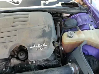 ✅ 2018 Dodge Challenger SXT Plus • VIN: 2C3CDZAG2JH334324 • Lot: 84433715. Wystawiony na Copart z przebiegiem 94 491 mil. Bezpłatny archiwum sprzedaży aukcyjnych z USA i szczegółowy raport historii pojazdu na DreamBid. Zdjęcie 15.