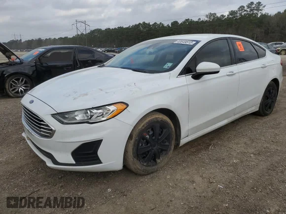 ✅ 2019 Ford Fusion S • VIN: 3FA6P0G72KR161421 • Lot: 40649513. Wystawiony na Copart z przebiegiem 86 300 mil. Bezpłatny archiwum sprzedaży aukcyjnych z USA i szczegółowy raport historii pojazdu na DreamBid. Zdjęcie 1.