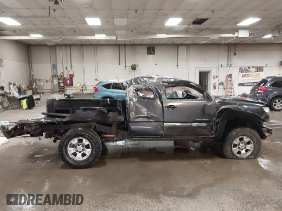 ✅ 2011 Toyota Tacoma • VIN: 5TFUX4EN9BX005510 • Lot: 42942576. Wystawiony na IAAI z przebiegiem 191 054 mil. Bezpłatny archiwum sprzedaży aukcyjnych z USA i szczegółowy raport historii pojazdu na DreamBid. Zdjęcie 6.