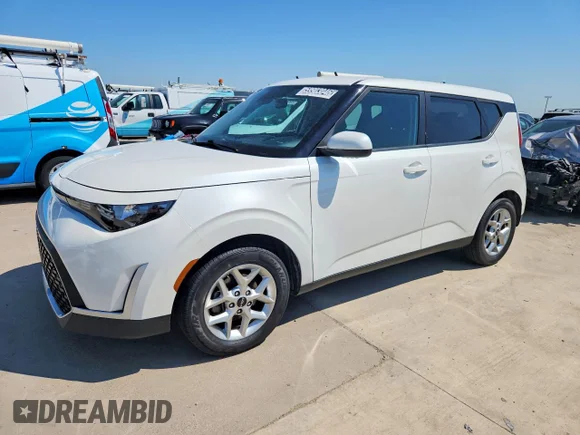 ✅ 2023 Kia Soul LX • VIN: KNDJ23AUXP7860720 • Lot: 59903046. Wystawiony na Copart z przebiegiem 106 784 mil. Bezpłatny archiwum sprzedaży aukcyjnych z USA i szczegółowy raport historii pojazdu na DreamBid. Zdjęcie 1.