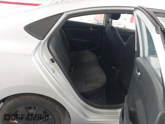 ✅ 2020 Hyundai Accent SE • VIN: 3KPC24A66LE104554 • Lot: 45123566. Wystawiony na IAAI z przebiegiem 139 987 mil. Bezpłatny archiwum sprzedaży aukcyjnych z USA i szczegółowy raport historii pojazdu na DreamBid. Zdjęcie 8.