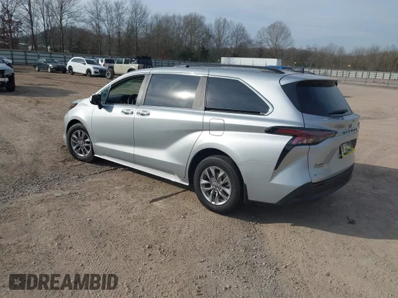 ✅ 2025 Toyota Sienna XLE • VIN: 5TDJRKEC4SS253332 • Lot: 44110535. Wystawiony na IAAI z przebiegiem 26 036 mil. Bezpłatny archiwum sprzedaży aukcyjnych z USA i szczegółowy raport historii pojazdu na DreamBid. Zdjęcie 3.