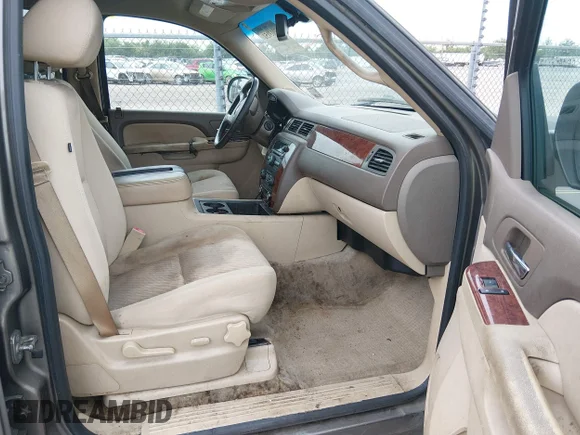 ✅ 2013 Chevrolet Suburban LS • VIN: 1GNSCHE06DR156589 • Lot: 45003151. Listed on IAAI with 248,657 mi. Free auction sales archive from the USA and detailed vehicle history report at DreamBid. Image 5.