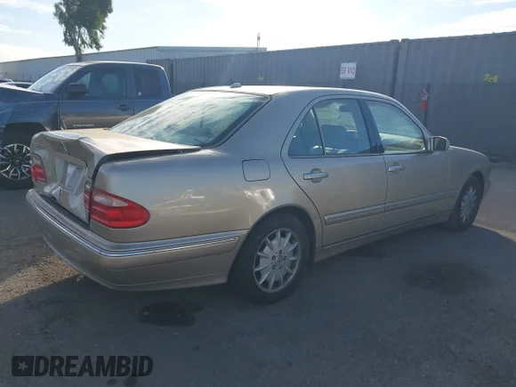 ✅ 2001 Mercedes-Benz E 320 • VIN: WDBJF65J31B285224 • Лот: 44046306. Опубликован ранее на IAAI с пробегом 170 273 миль. Бесплатный доступ к архиву аукционных продаж из США и подробный отчёт об истории автомобиля на DreamBid. Изображение 4.