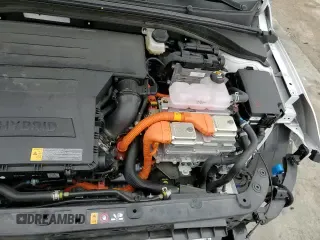 ✅ 2022 Hyundai Ioniq SE • VIN: KMHC75LC2NU279491 • Lot: 42731915. Wystawiony na Copart z przebiegiem 25 943 mil. Bezpłatny archiwum sprzedaży aukcyjnych z USA i szczegółowy raport historii pojazdu na DreamBid. Zdjęcie 16.