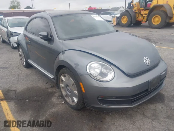 ✅ 2013 Volkswagen Beetle 2.5L • VIN: 3VWJP7AT6DM667477 • Лот: 42215545. Опубликован ранее на IAAI с пробегом 87 392 миль. Бесплатный доступ к архиву аукционных продаж из США и подробный отчёт об истории автомобиля на DreamBid. Изображение 1.