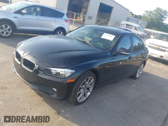 ✅ 2014 BMW 3 Series 320i • VIN: WBA3B1C56EK134119 • Лот: 45278217. Опубликован ранее на IAAI с пробегом 253 879 миль. Бесплатный доступ к архиву аукционных продаж из США и подробный отчёт об истории автомобиля на DreamBid. Изображение 2.