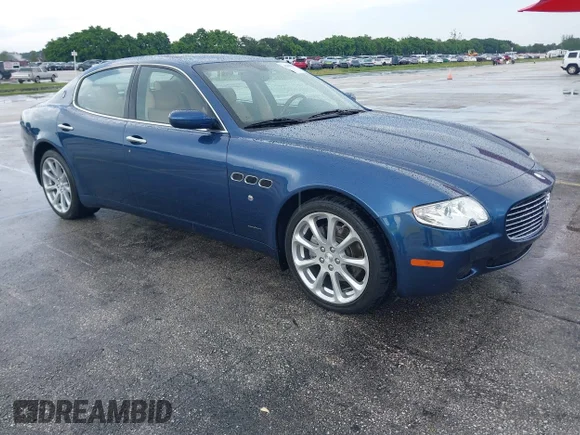 ✅ 2005 Maserati Quattroporte • VIN: ZAMCE39A950020326 • Lot: 42962038. Wystawiony na IAAI z przebiegiem 65 774 mil. Bezpłatny archiwum sprzedaży aukcyjnych z USA i szczegółowy raport historii pojazdu na DreamBid. Zdjęcie 1.