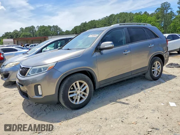 ✅ 2015 Kia Sorento LX • VIN: 5XYKT3A69FG658035 • Lot: 57169546. Wystawiony na Copart z przebiegiem 133 792 mil. Bezpłatny archiwum sprzedaży aukcyjnych z USA i szczegółowy raport historii pojazdu na DreamBid. Zdjęcie 1.