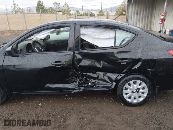 ✅ 2016 Nissan Versa S • VIN: 3N1CN7AP0GL857597 • Лот: 45190593. Опубліковано раніше на IAAI з пробігом 132 398 миль. Безкоштовний доступ до архіву аукціонних продажів зі США та докладний звіт про історію автомобіля на DreamBid. Зображення 6.
