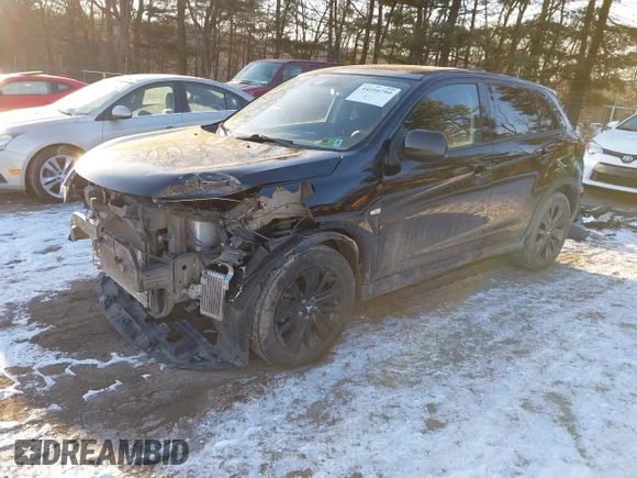 ✅ 2023 Mitsubishi Outlander ES • VIN: JA4ARUAU3PU000896 • Lot: 44194799. Wystawiony na IAAI z przebiegiem 74 297 mil. Bezpłatny archiwum sprzedaży aukcyjnych z USA i szczegółowy raport historii pojazdu na DreamBid. Zdjęcie 2.