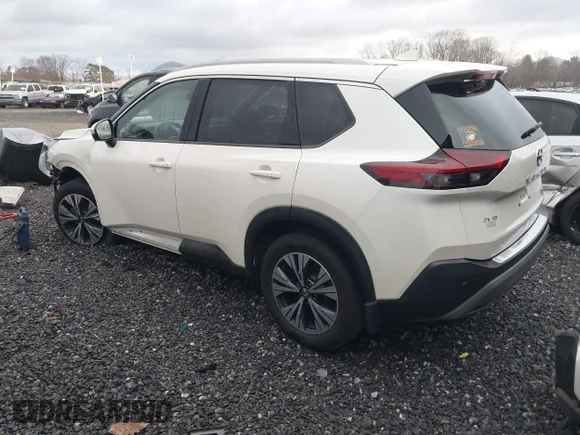 ✅ 2021 Nissan Rogue SV • VIN: JN8AT3BA9MW025103 • Lot: 43978368. Wystawiony na IAAI z przebiegiem 102 225 mil. Bezpłatny archiwum sprzedaży aukcyjnych z USA i szczegółowy raport historii pojazdu na DreamBid. Zdjęcie 3.