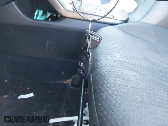 ✅ 2013 Kia Sorento LX • VIN: 5XYKT4A18DG401343 • Lot: 44194340. Wystawiony na IAAI z przebiegiem 223 894 mil. Bezpłatny archiwum sprzedaży aukcyjnych z USA i szczegółowy raport historii pojazdu na DreamBid. Zdjęcie 11.