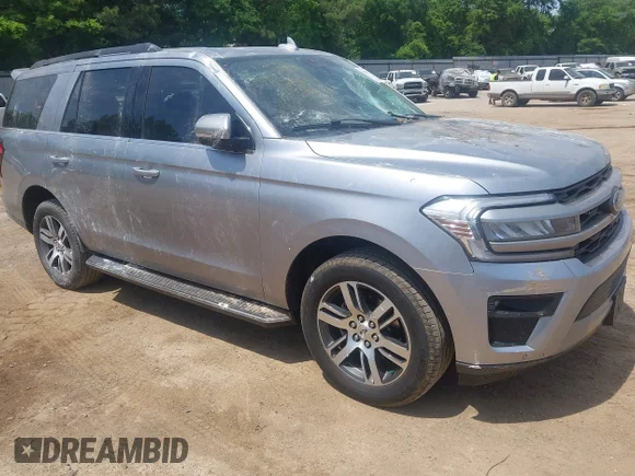 ✅ 2022 Ford Expedition XLT • VIN: 1FMJU1HTXNEA49452 • Lot: 41981687. Wystawiony na IAAI z przebiegiem 42 396 mil. Bezpłatny archiwum sprzedaży aukcyjnych z USA i szczegółowy raport historii pojazdu na DreamBid. Zdjęcie 1.