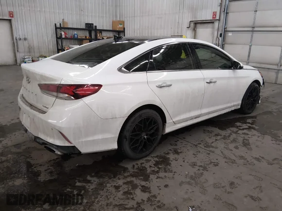 ✅ 2018 Hyundai Sonata Limited • VIN: 5NPE34AF0JH724069 • Lot: 44303734. Wystawiony na IAAI z przebiegiem 141 202 mil. Bezpłatny archiwum sprzedaży aukcyjnych z USA i szczegółowy raport historii pojazdu na DreamBid. Zdjęcie 4.