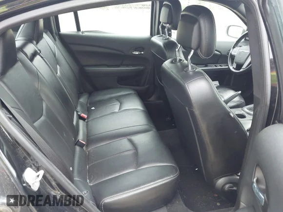 ✅ 2014 Chrysler 200 Limited • VIN: 1C3CCBCG5EN180065 • Lot: 45051453. Wystawiony na IAAI z przebiegiem 91 617 mil. Bezpłatny archiwum sprzedaży aukcyjnych z USA i szczegółowy raport historii pojazdu na DreamBid. Zdjęcie 8.