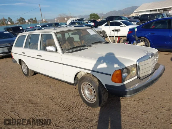✅ 1984 Mercedes-Benz 300 • VIN: WDBAB93AXEF022839 • Лот: 44278507. Опубликован ранее на IAAI с пробегом 221 152 миль. Бесплатный доступ к архиву аукционных продаж из США и подробный отчёт об истории автомобиля на DreamBid. Изображение 1.