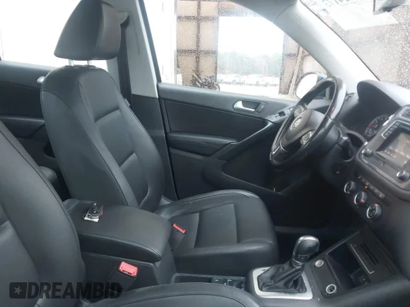 ✅ 2016 Volkswagen Tiguan SEL • VIN: WVGBV7AX9GW521025 • Lot: 44124173. Wystawiony na IAAI z przebiegiem 101 105 mil. Bezpłatny archiwum sprzedaży aukcyjnych z USA i szczegółowy raport historii pojazdu na DreamBid. Zdjęcie 5.