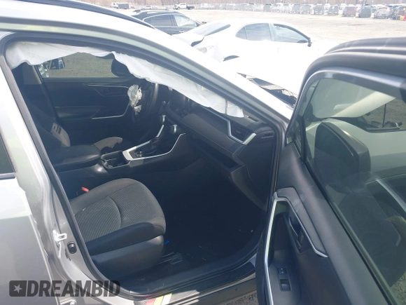 ✅ 2021 Toyota RAV4 LE • VIN: 2T3F1RFV0MW185957 • Lot: 44718422. Wystawiony na IAAI z przebiegiem 87 866 mil. Bezpłatny archiwum sprzedaży aukcyjnych z USA i szczegółowy raport historii pojazdu na DreamBid. Zdjęcie 5.