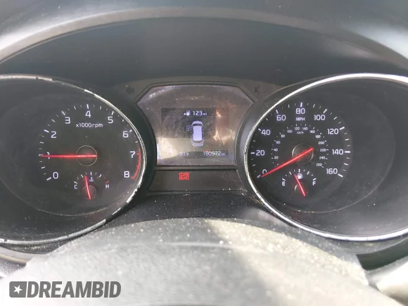 ✅ 2020 Kia Sedona LX • VIN: KNDMB5C1XL6647598 • Lot: 45421130. Wystawiony na IAAI z przebiegiem 180 972 mil. Bezpłatny archiwum sprzedaży aukcyjnych z USA i szczegółowy raport historii pojazdu na DreamBid. Zdjęcie 7.