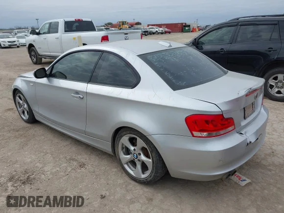 ✅ 2012 BMW 1 Series 128i • VIN: WBAUP7C57CVP23569 • Lot: 41628944. Wystawiony na IAAI z przebiegiem 86 666 mil. Bezpłatny archiwum sprzedaży aukcyjnych z USA i szczegółowy raport historii pojazdu na DreamBid. Zdjęcie 3.