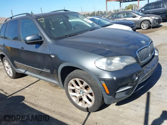 ✅ 2012 BMW X5 35i • VIN: 5UXZV4C5XCL766164 • Lot: 45607328. Wystawiony na IAAI z przebiegiem 79 525 mil. Bezpłatny archiwum sprzedaży aukcyjnych z USA i szczegółowy raport historii pojazdu na DreamBid. Zdjęcie 1.