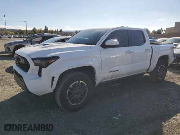 ✅ 2025 Toyota Tacoma SR • VIN: 3TMLB5JN9SM129305 • Lot: 82509915. Listed on Copart with 4,471 mi. Free auction sales archive from the USA and detailed vehicle history report at DreamBid. Image 1.