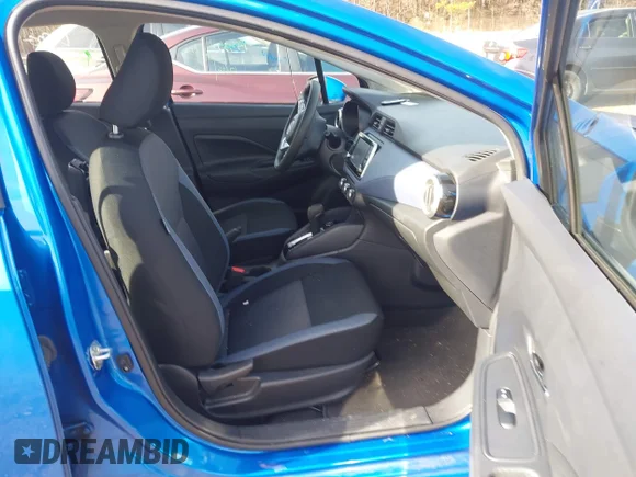 ✅ 2024 Nissan Versa SV • VIN: 3N1CN8EV9RL917295 • Lot: 44114869. Wystawiony na IAAI z przebiegiem 44 646 mil. Bezpłatny archiwum sprzedaży aukcyjnych z USA i szczegółowy raport historii pojazdu na DreamBid. Zdjęcie 5.