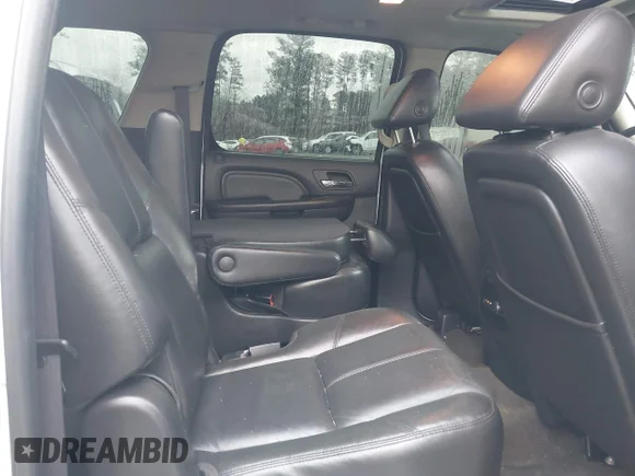 ✅ 2008 GMC Yukon XL • VIN: 1GKFC66808J185095 • Lot: 44570920. Wystawiony na IAAI z przebiegiem 262 209 mil. Bezpłatny archiwum sprzedaży aukcyjnych z USA i szczegółowy raport historii pojazdu na DreamBid. Zdjęcie 8.