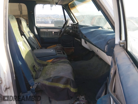 ✅ 1986 GMC Suburban • VIN: 1G5GC26M4GF500690 • Lot: 44041319. Wystawiony na IAAI z przebiegiem 52 214 mil. Bezpłatny archiwum sprzedaży aukcyjnych z USA i szczegółowy raport historii pojazdu na DreamBid. Zdjęcie 5.