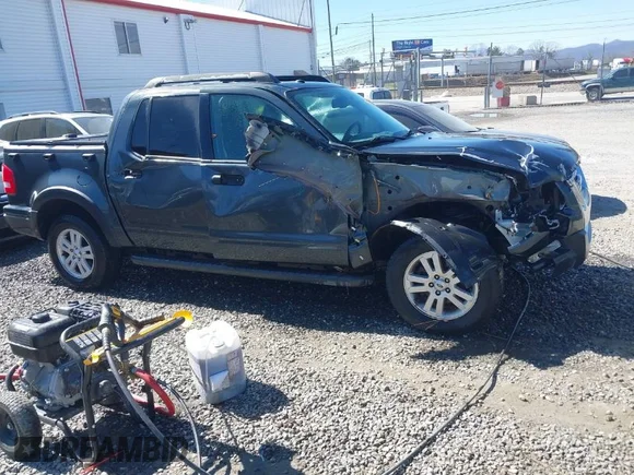 ✅ 2010 Ford Explorer Sport Trac XLT • VIN: 1FMEU5BE5AUF07305 • Лот: 41631185. Опубликован ранее на IAAI с пробегом 240 290 миль. Бесплатный доступ к архиву аукционных продаж из США и подробный отчёт об истории автомобиля на DreamBid. Изображение 1.
