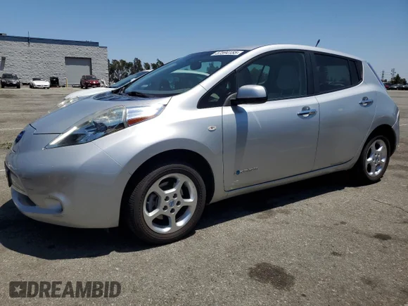 ✅ 2011 Nissan LEAF SL-e • VIN: JN1AZ0CP1BT002136 • Лот: 61010975. Опубликован ранее на Copart с пробегом 54 471 миль. Бесплатный доступ к архиву аукционных продаж из США и подробный отчёт об истории автомобиля на DreamBid. Изображение 1.