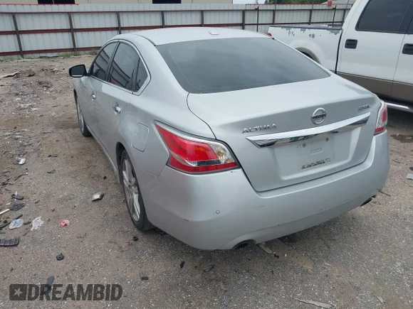 ✅ 2015 Nissan Altima SL • VIN: 1N4BL3AP9FC495633 • Лот: 45045322. Опубліковано раніше на IAAI з пробігом 207 186 миль. Безкоштовний доступ до архіву аукціонних продажів зі США та докладний звіт про історію автомобіля на DreamBid. Зображення 3.