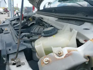 ✅ 2011 Ford Econoline Cargo Commercial • VIN: 1FTNS2EL5BDA11005 • Lot: 42580075. Wystawiony na IAAI z przebiegiem 266 479 mil. Bezpłatny archiwum sprzedaży aukcyjnych z USA i szczegółowy raport historii pojazdu na DreamBid. Zdjęcie 19.