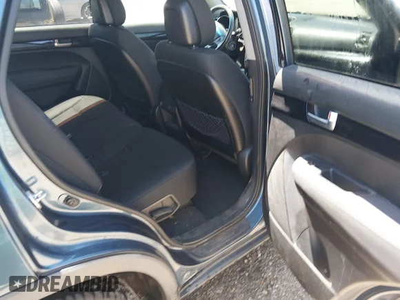 ✅ 2014 Kia Sorento LX • VIN: 5XYKT3A6XEG524066 • Lot: 45131079. Wystawiony na IAAI z przebiegiem 191 588 mil. Bezpłatny archiwum sprzedaży aukcyjnych z USA i szczegółowy raport historii pojazdu na DreamBid. Zdjęcie 8.